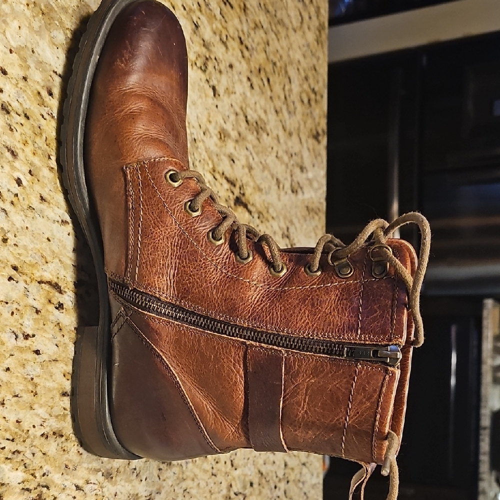 Rugged Men's Leather Lace-Up Boots - Picture 4 of 8